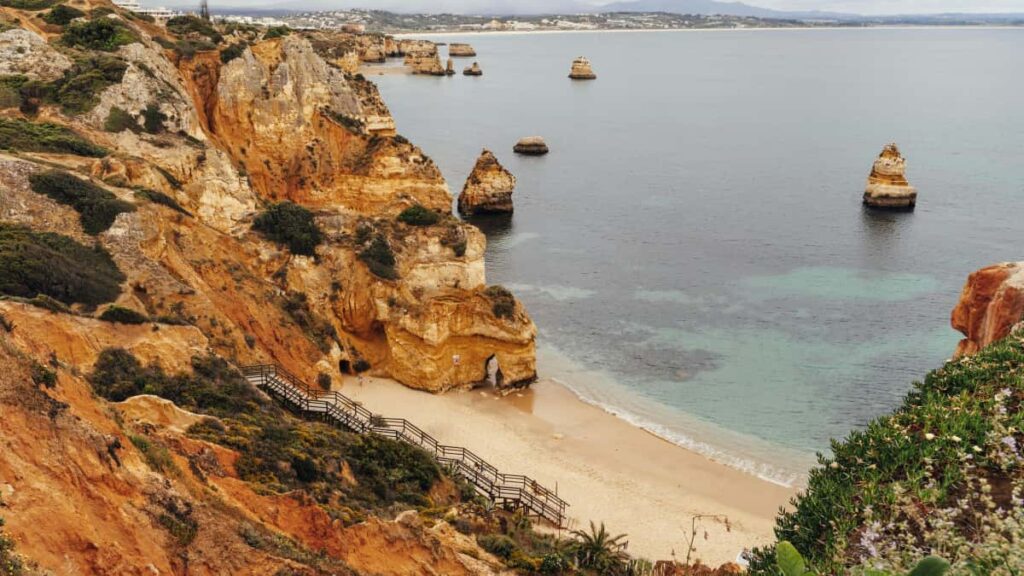 Huong dan thuc chien cho creator VN: cach tim, tiep can va chot hop tac voi brand Phap tren Discord e review nen tang hoc online.