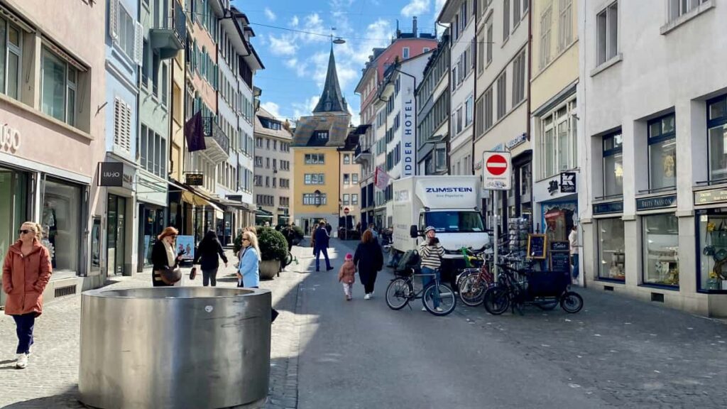 Huong dan thuc te cho advertiser Viet: cach tim, tiep can va chay limited-edition drops voi creator Iceland lien quan en noi dung tren Netflix.