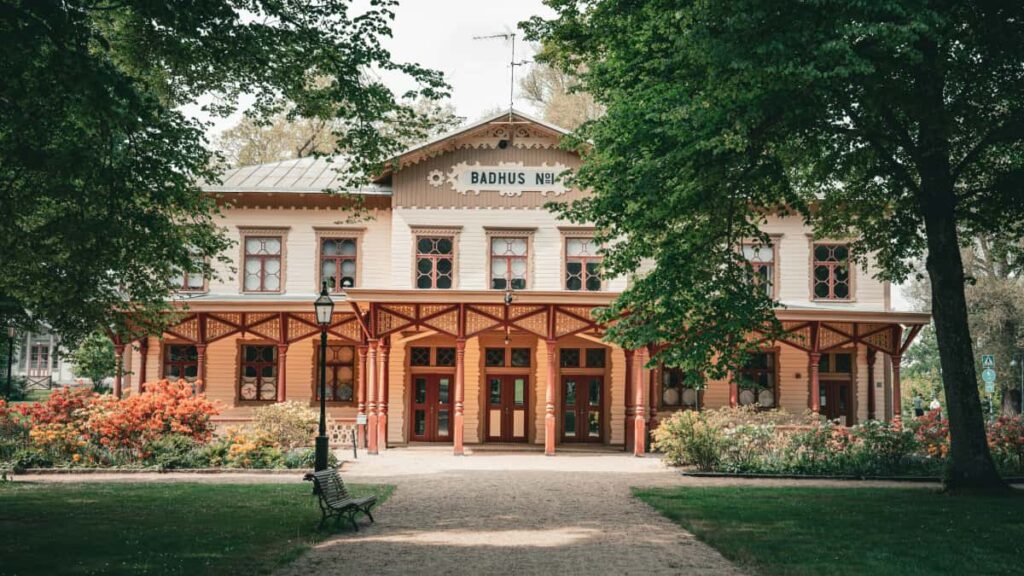 Huong dan thuc te cho creator Viet muon tiep can thuong hieu Nepal qua Twitter/X bat chap lenh chan, toi uu CTA e ep chuyen oi, kem chien thuat localization va kenh thay the.