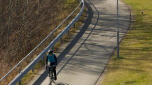 Huong dan thuc te cho advertiser o Viet Nam: cach tim, chon va hop tac voi creator Zalo tu Colombia e chay dance challenge hieu qua, dua tren mo hinh nen tang creator-club va kinh nghiem thi truong.